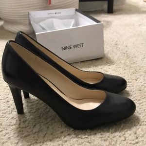 Classy black pump